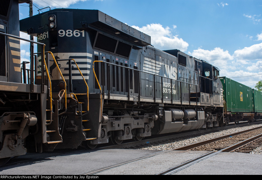 NS 9861 trails on a northbound intermodal